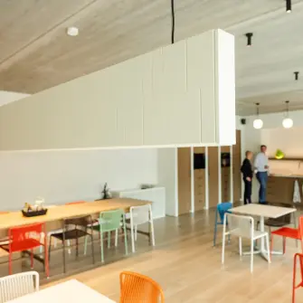 office-buero-arbeitsplatz-kantine-besprechungsraum-buerogebaeude-pendelleuchte-unity