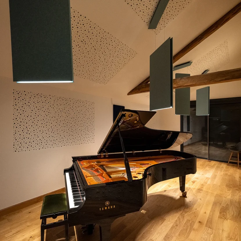 private-residence-studio-musik-acoustic-leuchte-klavier